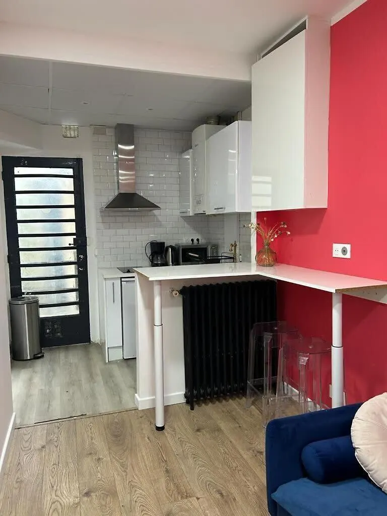 Stylish And Chic Apartment باريس