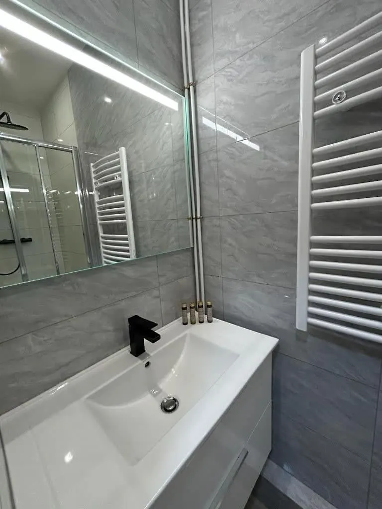 Stylish And Chic Apartment باريس فرنسا
