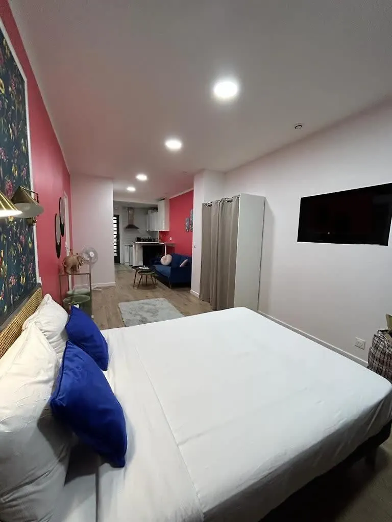 Stylish And Chic Apartment باريس