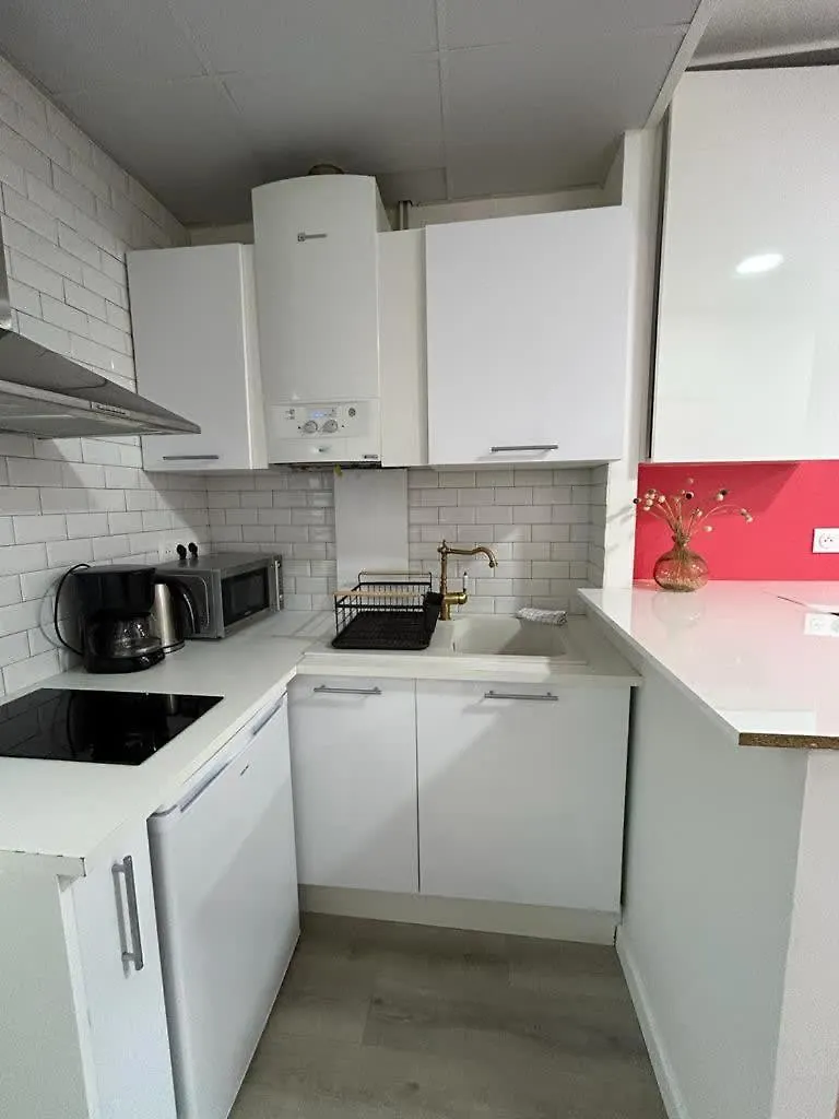 Stylish And Chic Apartment باريس