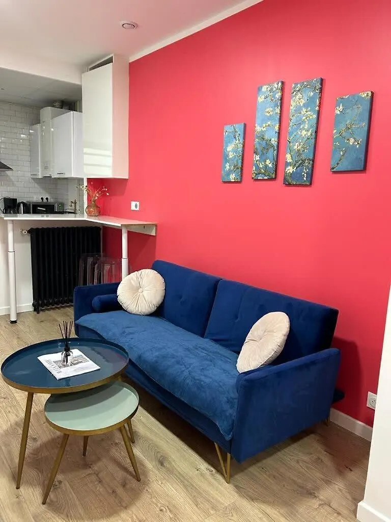 Stylish And Chic Apartment باريس