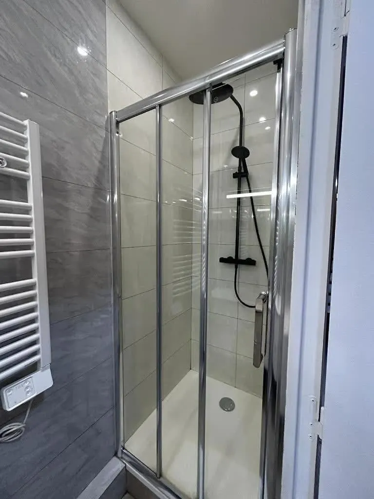 Stylish And Chic Apartment باريس فرنسا
