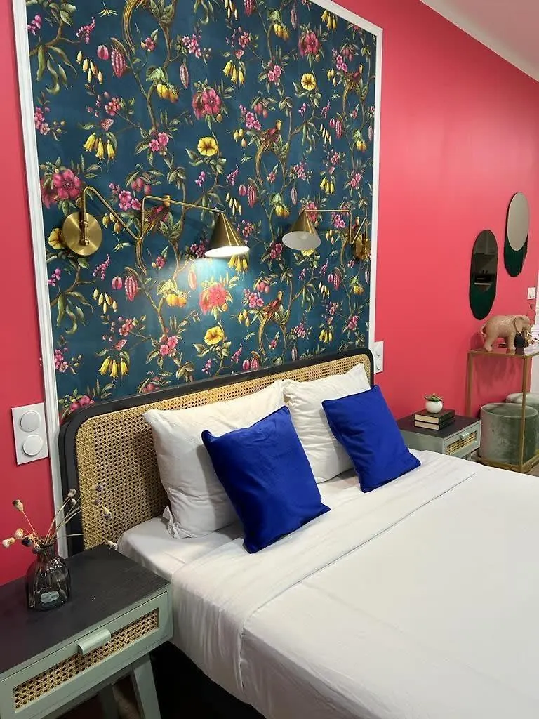 Stylish And Chic Apartment باريس